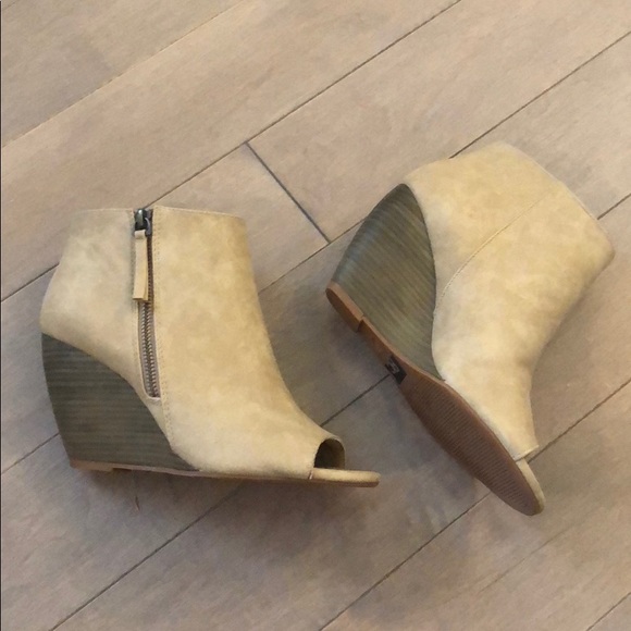 Defiance Peep Toe Wedge Bootie 7.5 Brand New - Picture 2 of 3